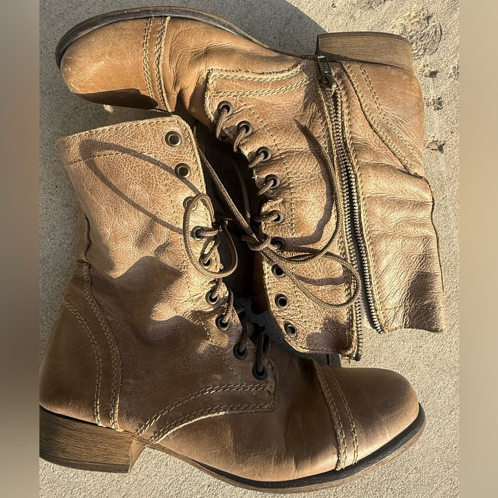 Steve Madden Moto lace up Leather Boot. Tan/brown. Nearly flawless, worn 3 times